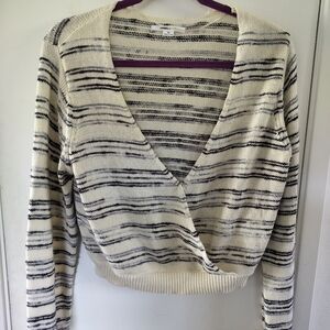 O'Neill Women's Size Medium Long Sleeve Cross Over Cropped Sweater Gray White